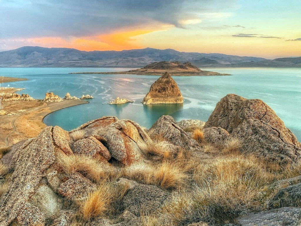 Pyramid Lake- lakes around los angeles