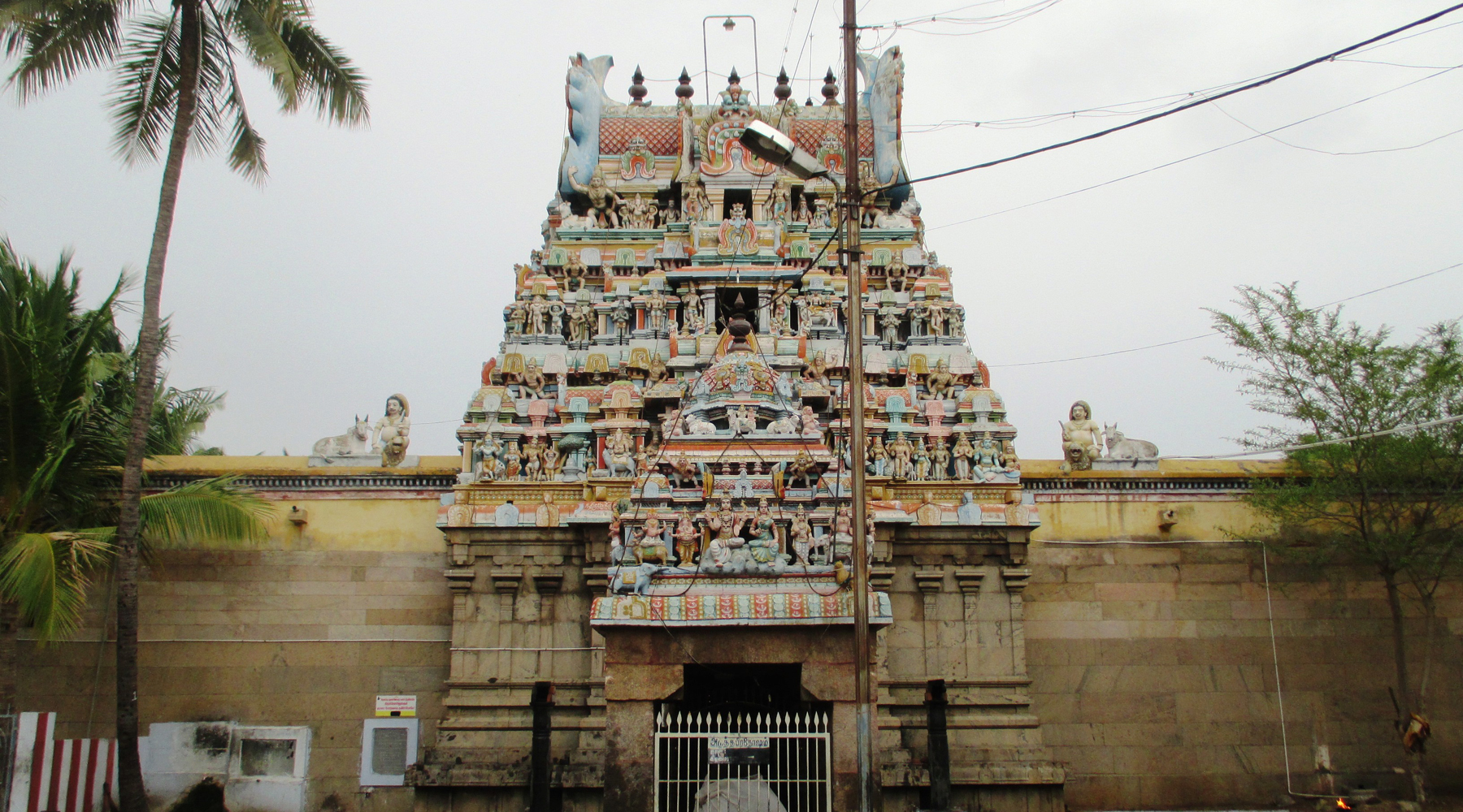 tiruvanaikovil arulmigu jambukeswarar akhilandeswari temple in Tamil Nadu