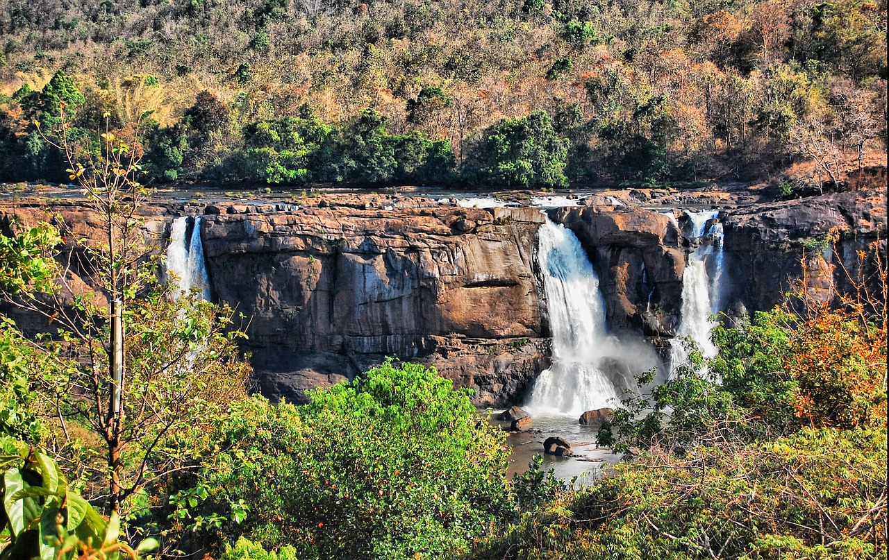 athirappilly waterfalls in kerala